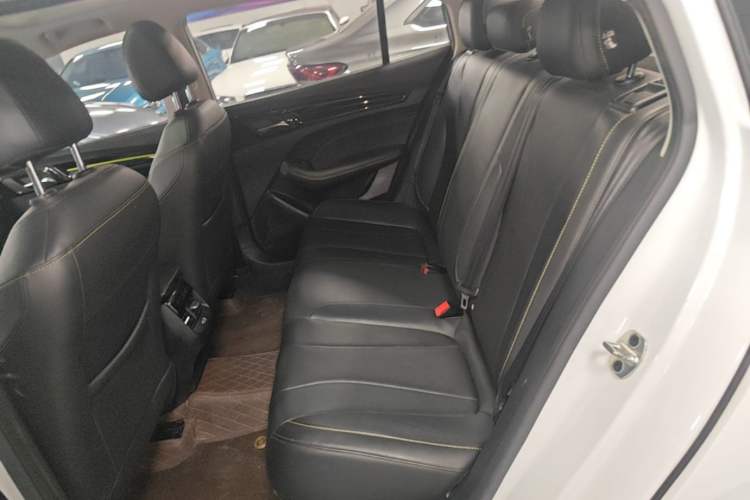 Used Roewe i5 2021 Revised Version 1.5L CVT Diamond Edition Left Rear Seat