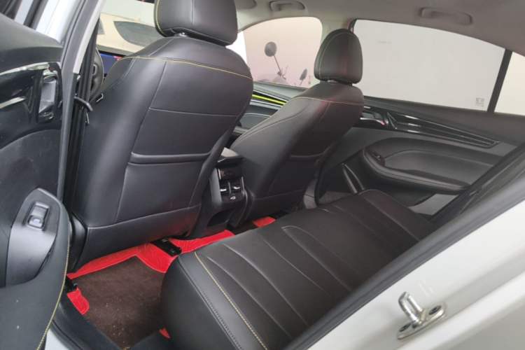 Used Roewe i5 2021 Revised Version 1.5L CVT Diamond Edition Left Rear Seat