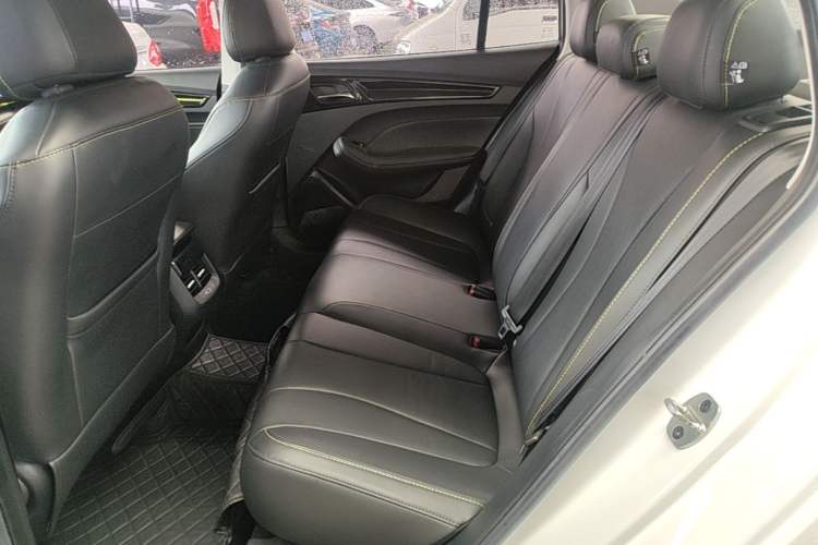 Used Roewe i5 2021 Revised Version 1.5L CVT Diamond Edition Left Rear Seat