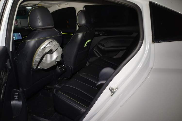 Used Roewe i5 2021 1.5L CVT Diamond Edition Left Rear Seat