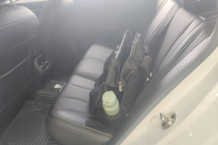 Used Roewe i5 2021 1.5L CVT Starry Edition Left Rear Seat