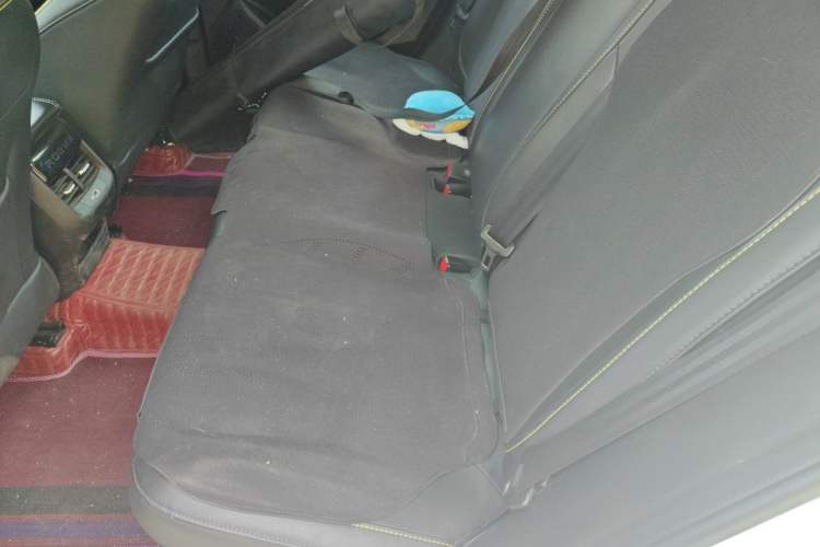 Used Roewe i5 2021 Revised Version 1.5L CVT Diamond Edition Left Rear Seat