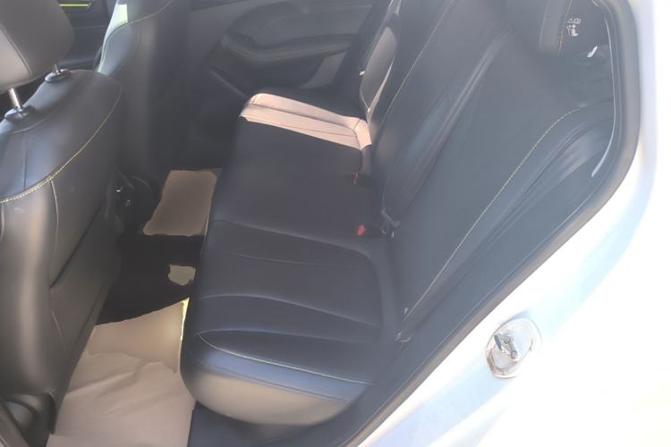 Used Roewe i5 2021 Revised Version 1.5L CVT Diamond Edition Left Rear Seat