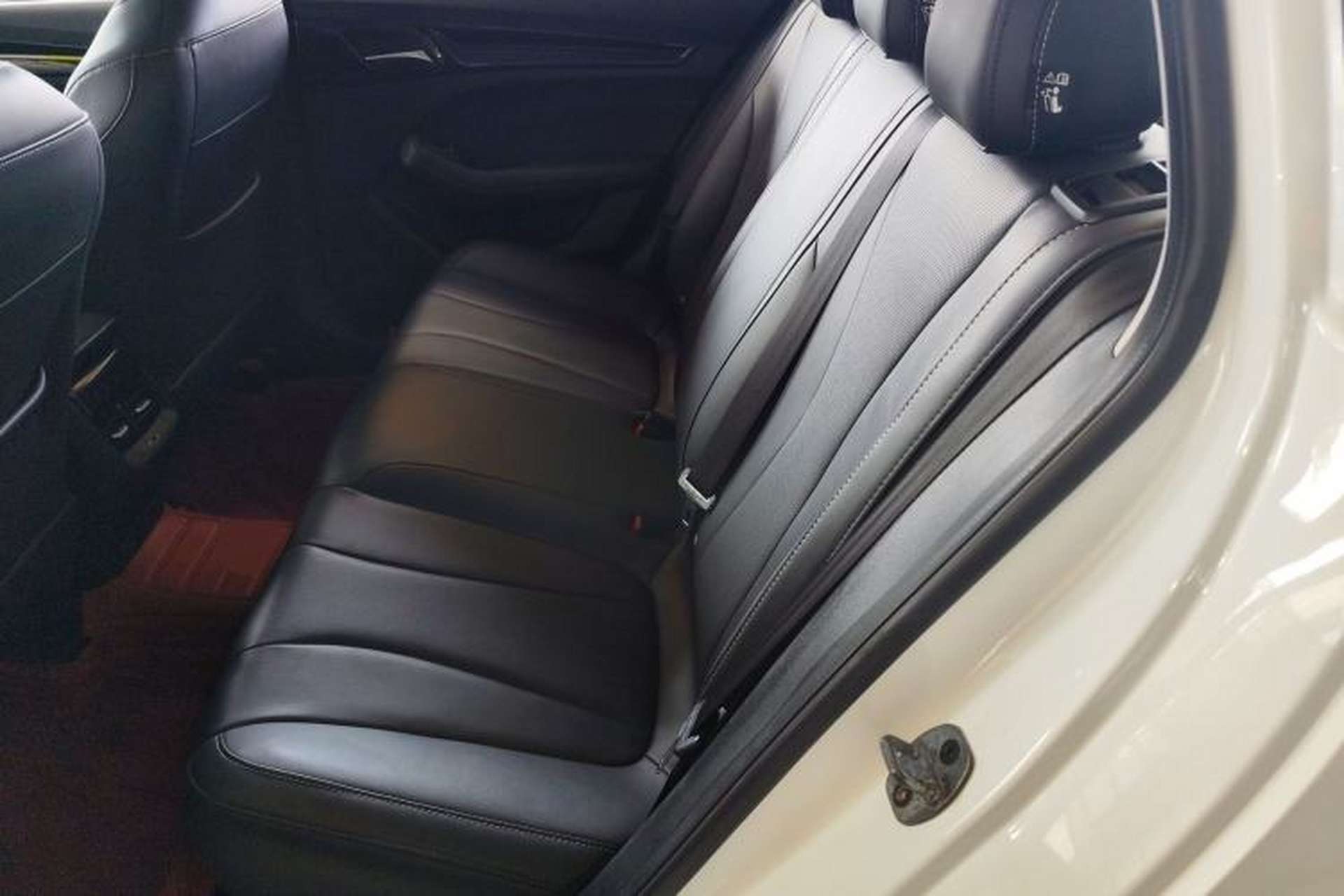 Used Roewe i5 2021 1.5L CVT Diamond Edition Left Rear Seat