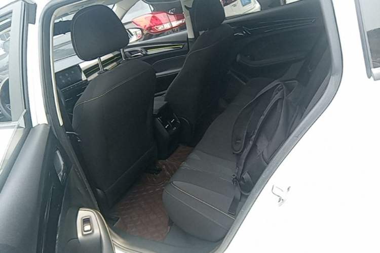 Used Roewe i5 2021 1.5L CVT Platinum Edition Left Rear Seat