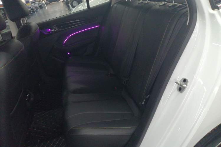 Used Roewe i5 2021 Revised Version 1.5L CVT Diamond Edition Left Rear Seat