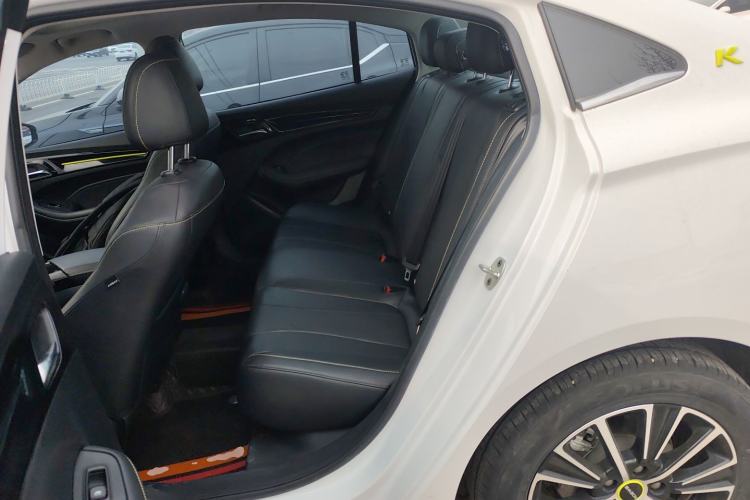 Used Roewe i5 2021 Revised Version 1.5L CVT Diamond Edition Left Rear Seat