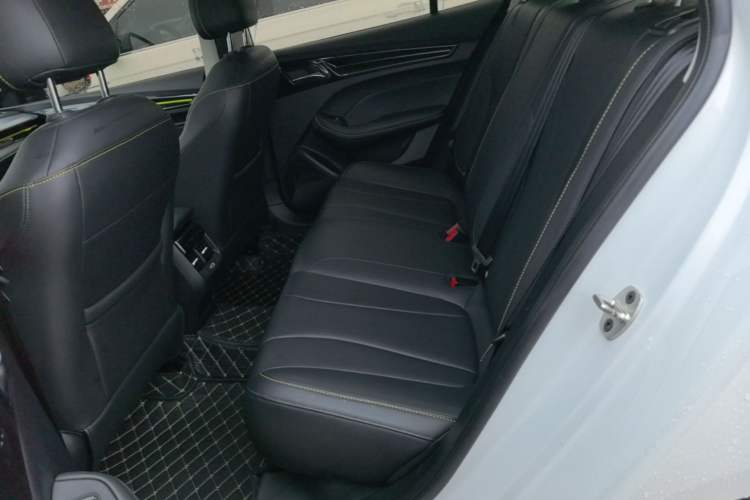Used Roewe i5 2021 1.5L CVT Diamond Edition Left Rear Seat