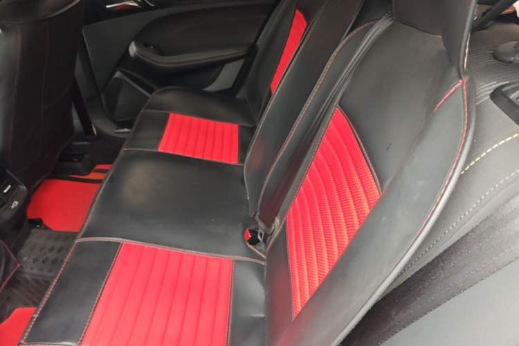 Used Roewe i5 2021 1.5L CVT Platinum Edition Left Rear Seat