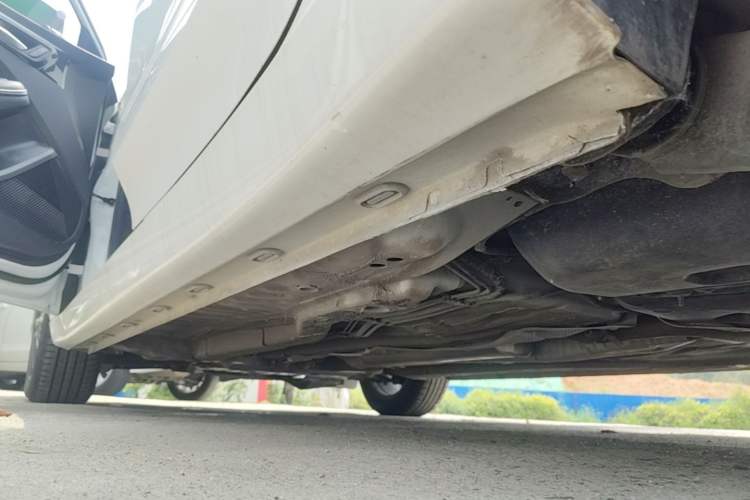 Used Roewe i5 2021 Revised Version 1.5L CVT Diamond Edition Left Side Sill