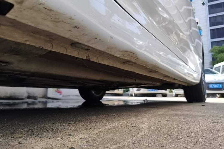 Used Roewe i5 2021 1.5L CVT Black Gold Edition Left Side Sill