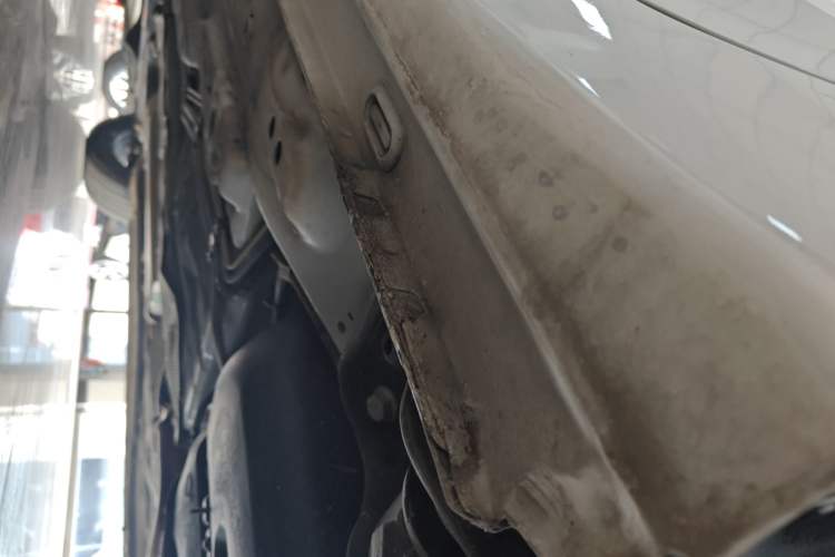 Used Roewe i5 2021 Revised Version 1.5L CVT Diamond Edition Left Side Sill