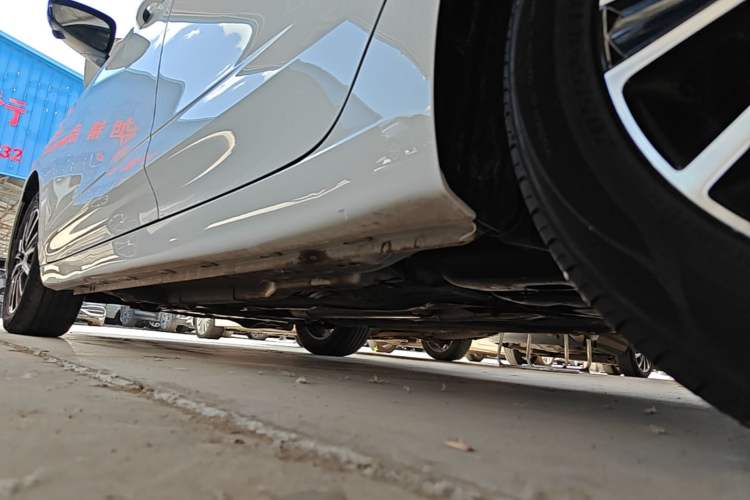 Used Roewe i5 2021 Revised Version 1.5L CVT Diamond Edition Left Side Sill