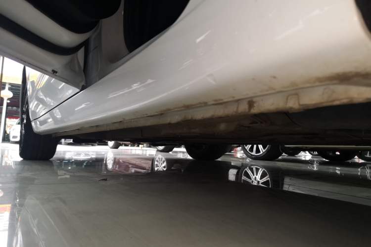 Used Roewe i5 2021 1.5L Manual Platinum Edition Left Side Sill