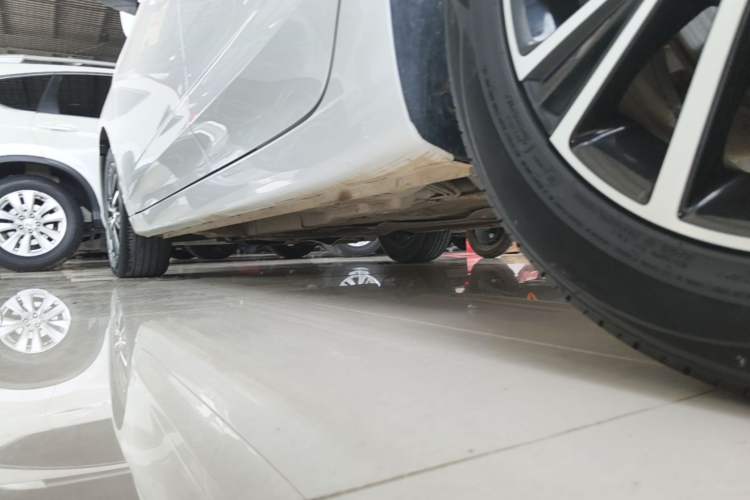 Used Roewe i5 2021 Revised Version 1.5L CVT Diamond Edition Left Side Sill
