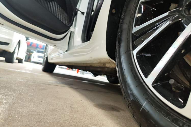 Used Roewe i5 2021 Revised Version 1.5L CVT Diamond Edition Left Side Sill