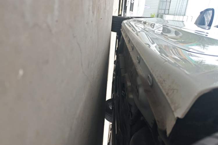 Used Roewe i5 2021 Revised Version 1.5L CVT Diamond Edition Left Side Sill