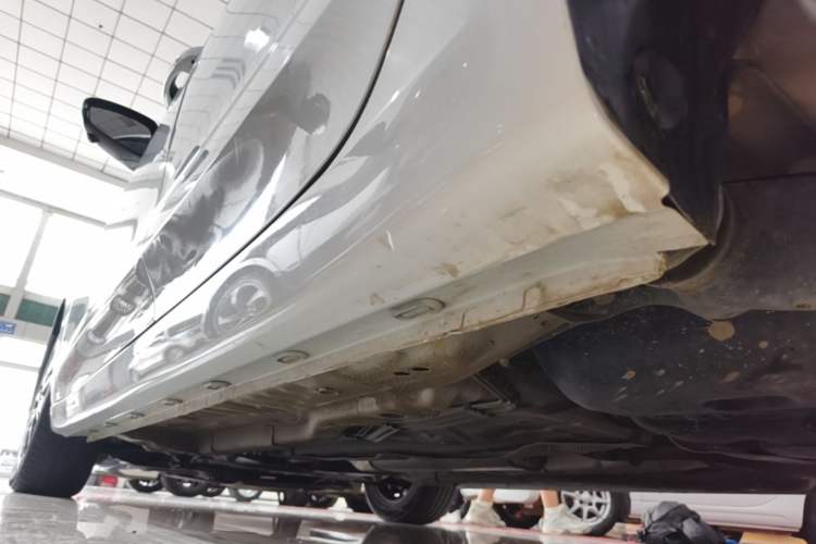 Used Roewe i5 2021 Revised Version 1.5L CVT Diamond Edition Left Side Sill