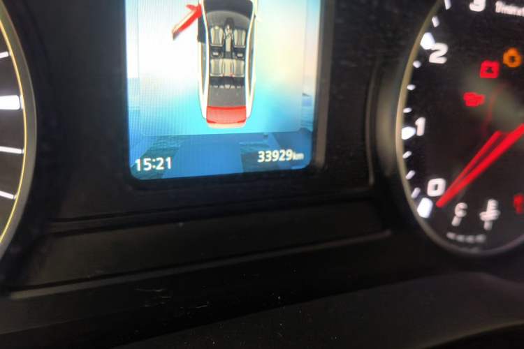 Used Roewe i5 2021 1.5L Manual Diamond Edition Odometer Close Up