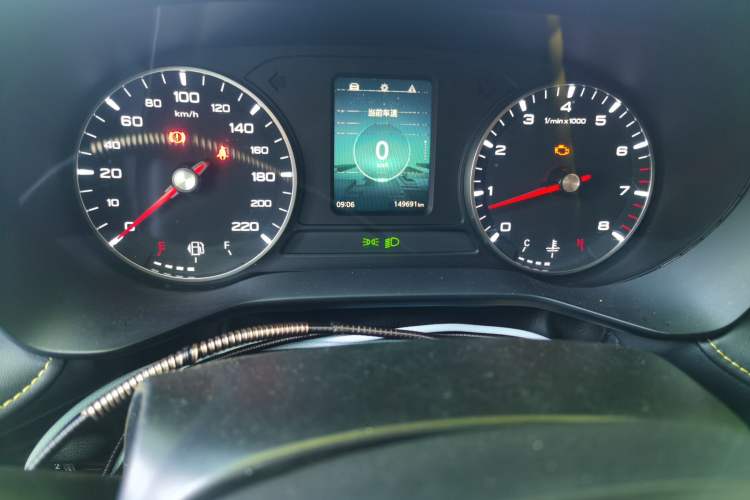 Used Roewe i5 2021 1.5L Manual Diamond Edition Odometer Close Up