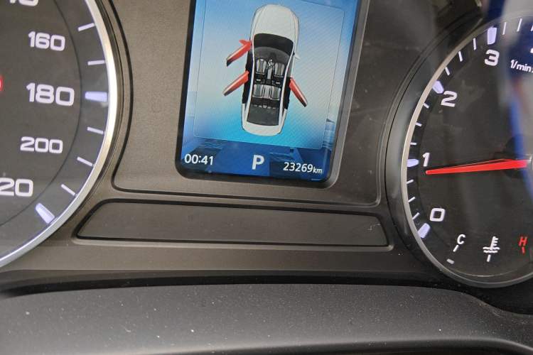 Used Roewe i5 2021 1.5L CVT Platinum Edition Odometer Close Up