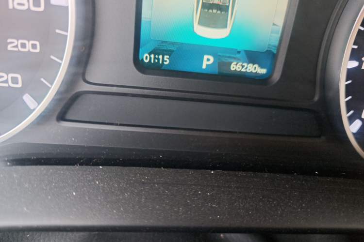 Used Roewe i5 2021 1.5L CVT Platinum Edition Odometer Close Up