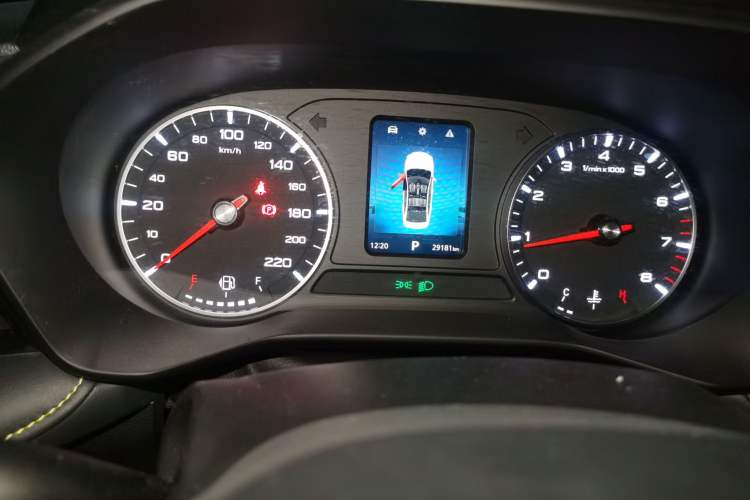 Used Roewe i5 2021 1.5L CVT Black Gold Edition Odometer Close Up