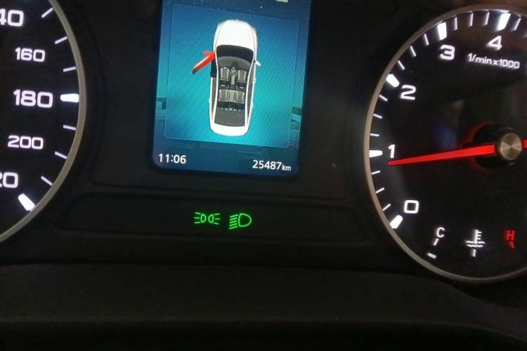 Used Roewe i5 2021 1.5L Manual Platinum Edition Odometer Close Up
