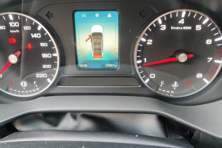 Used Roewe i5 2021 1.5L Manual Platinum Edition Odometer Close Up