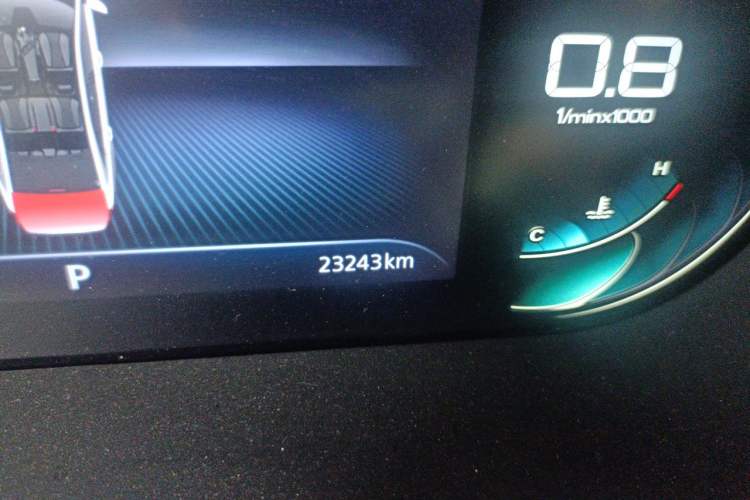 Used Roewe i5 2021 1.5L CVT Diamond Edition Odometer Close Up