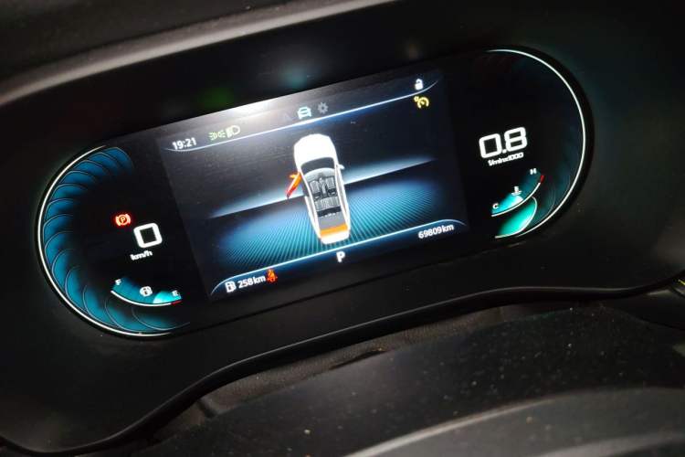 Used Roewe i5 2021 1.5L CVT Diamond Edition Odometer Close Up