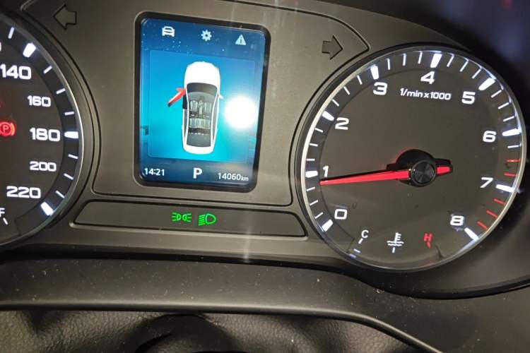 Used Roewe i5 2021 1.5L CVT Platinum Edition Odometer Close Up