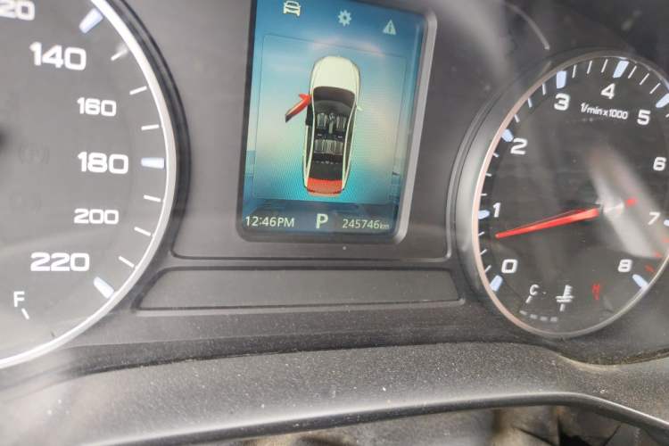 Used Roewe i5 2021 1.5L CVT Platinum Edition Odometer Close Up