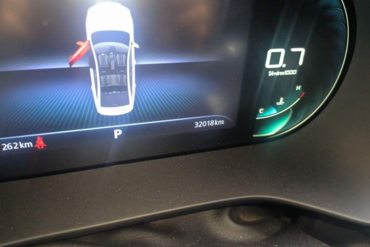 Used Roewe i5 2021 1.5L CVT Diamond Edition Odometer Close Up