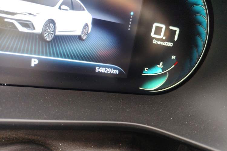 Used Roewe i5 2021 Revised Version 1.5L CVT Diamond Edition Odometer Close Up