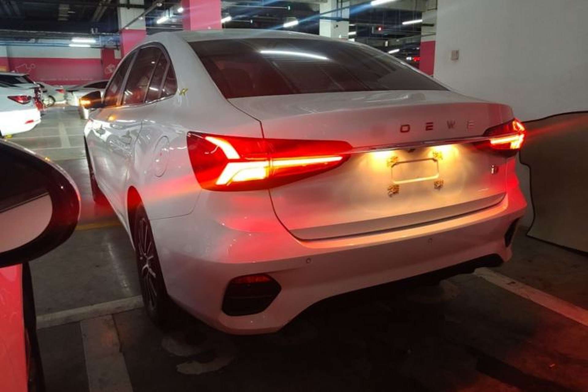 Used Roewe i5 2021 1.5L CVT Diamond Edition Rear Left 45 Deg