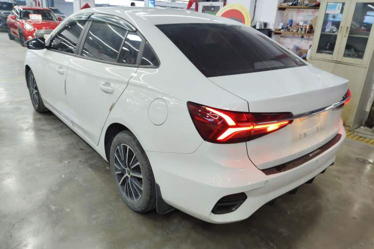 Used Roewe i5 2021 1.5L Manual Platinum Edition Rear Left 45 Deg