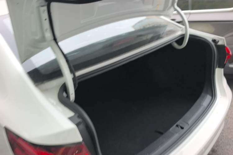 Used Roewe i5 2021 1.5L Manual Diamond Edition Rear Left 45 Deg