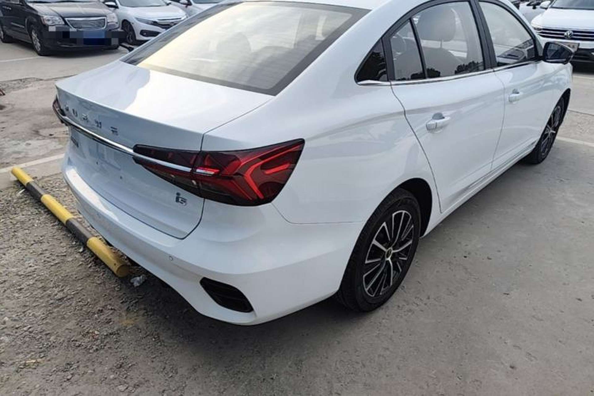 Used Roewe i5 2021 Revised Version 1.5L CVT Diamond Edition Rear Right 45 Deg