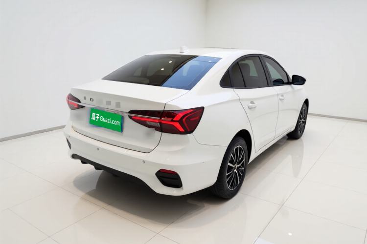 Used Roewe i5 2021 1.5L CVT Platinum Edition Rear Right 45 Deg