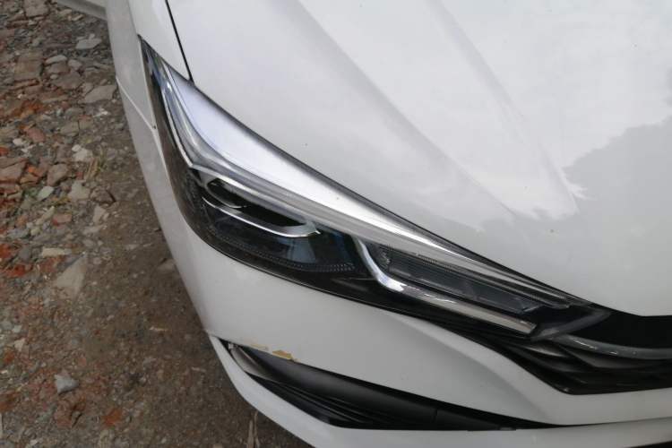 Used Roewe i5 2021 Revised Version 1.5L CVT Diamond Edition Right Front Headlight