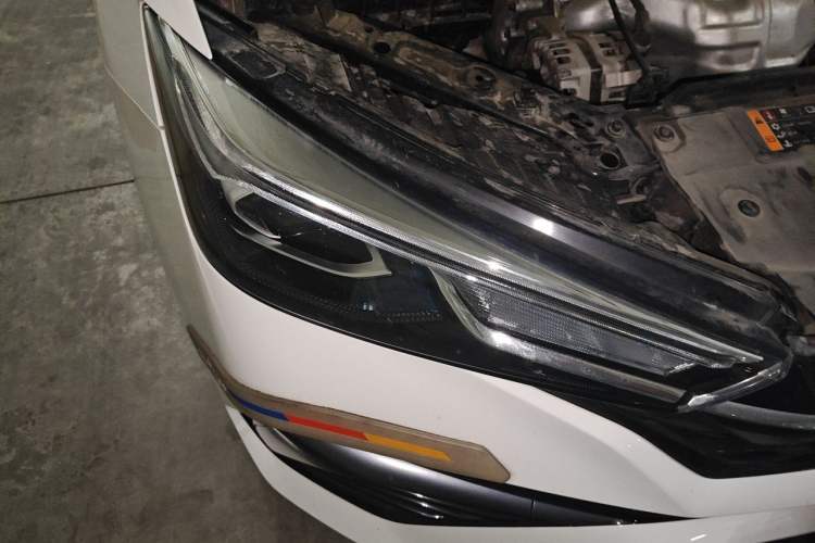 Used Roewe i5 2021 Revised Version 1.5L CVT Diamond Edition Right Front Headlight