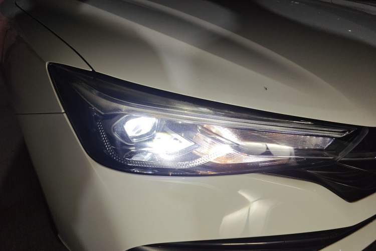 Used Roewe i5 2021 1.5L Manual Platinum Edition Right Front Headlight