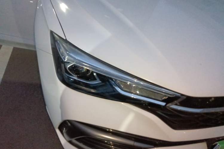Used Roewe i5 2021 1.5L CVT Diamond Edition Right Front Headlight
