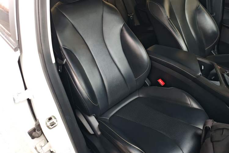 Used Roewe i5 2021 1.5L CVT Black Gold Edition Right Front Seat