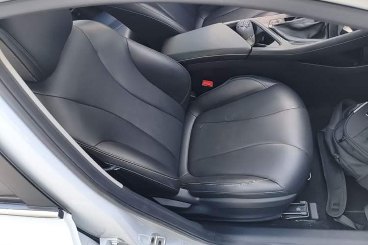 Used Roewe i5 2021 1.5L CVT Black Gold Edition Right Front Seat