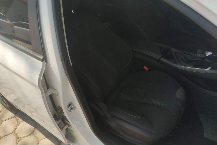 Used Roewe i5 2021 1.5L CVT Platinum Edition Right Front Seat