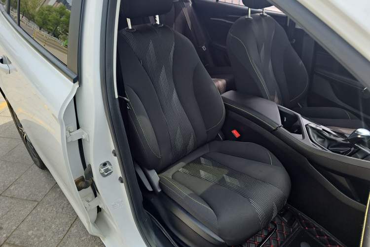Used Roewe i5 2021 1.5L CVT Platinum Edition Right Front Seat