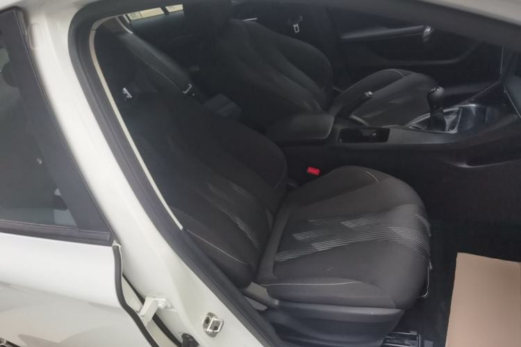 Used Roewe i5 2021 1.5L Manual Platinum Edition Right Front Seat