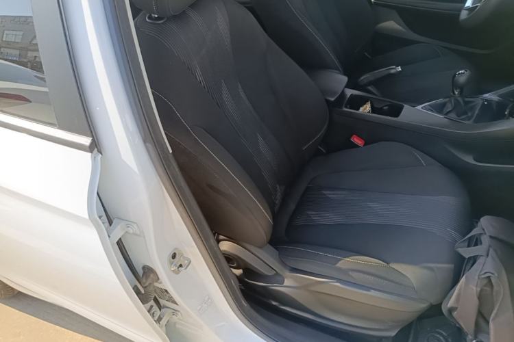 Used Roewe i5 2021 1.5L Manual Platinum Edition Right Front Seat